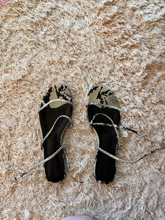 KHAITE Shoes - KHAITE Loop flat sandals